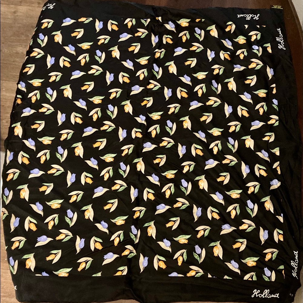 🌷 Vintage Holland Black silk scarf